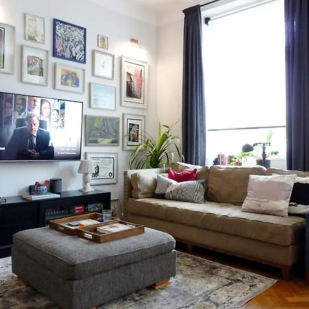 Spacious In 3 Bedrooms, 6 People דירה *