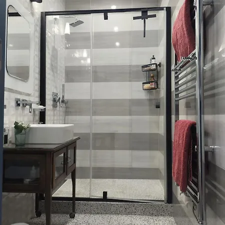 Spacious In 3 Bedrooms, 6 People Apartman Prága